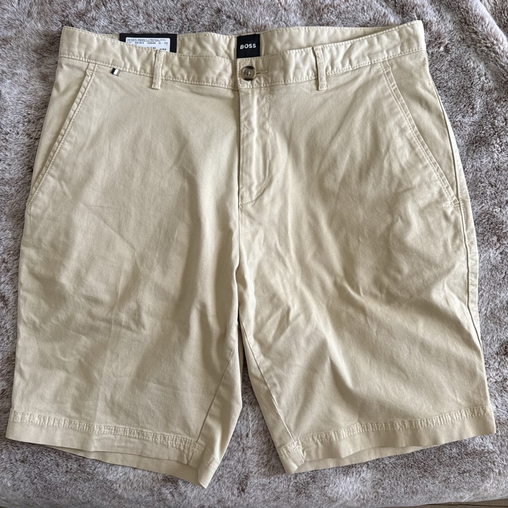 Hugo Boss Men's "Slice-Short" Slim Fit Beige Flat Front Shorts Size 52 US 36R